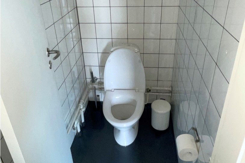 images/lokalebilleder/literbuen-12b-toilet.jpg