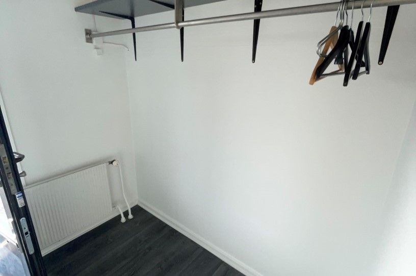 images/lokalebilleder/literbuen-12b-garderobe.jpg